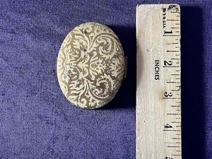 Vintage Avon Compact – Gold Tone with Floral Detail – 2.5" Oval Vanity Treasure - Picture 1 of 3