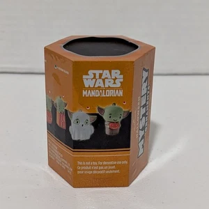 HALLMARK STAR WARS EL MANDALORIANO HALLOWEEN MISTERIO ORNAMENTO SIN ABRIR NUEVO EN CAJA - Imagen 1 de 5