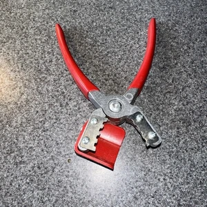 THE YORK Nut Sheller TEXAN MODEL 7.5” Vintage Spring Handled Pecans SAN ANGELO - Picture 1 of 8