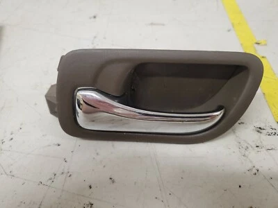 Manija de puerta interior delantera izquierda Honda Accord 2004 (8A) Foto 1 de 4