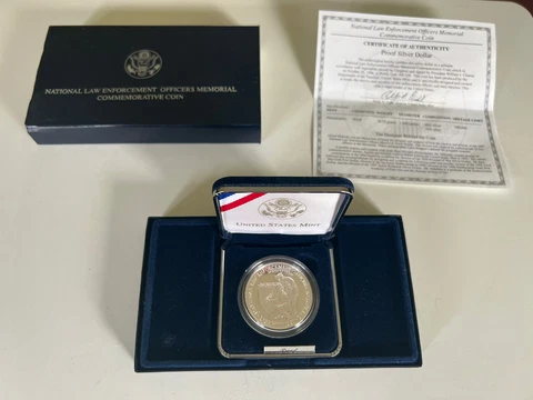 1997 National Law Enforcement Officers Memorial Commemorative Coin W/Box and CoA Cover