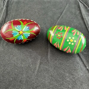 Ukrainian Style Wooden Easter Eggs Hand Painted Decorative Floral Red Green Pair - Picture 1 of 14