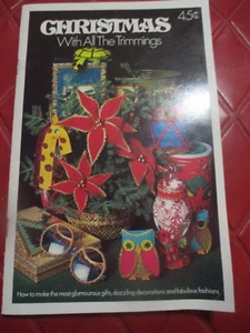NAVIDAD De Colección CON TODOS LOS ADORNOS Artesanías con Folleto COSER ADORNOS ARTESANALES - 1970 - Imagen 1 de 8