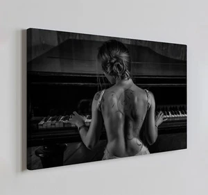 Donna nuda che suona il pianoforte stampa su tela arte da parete, decorazione casa da appendere a parete - Foto 1 di 10