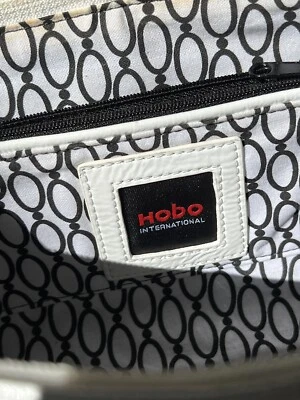 Bolso clutch blanco HOBO INTERNATIONAL CHAROL bolso monedero patrón ondulado Foto 1 de 4