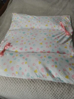 Edredón/estera de juego acolchado suave para bebé 21 in x 26 in lavado a máquina con detalle de cinta Foto 1 de 4