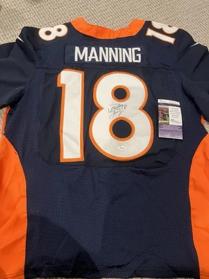 Camiseta firmada por Peyton Manning de los Denver Broncos parche no personalizado de los capitanes JSA Foto 1 de 2
