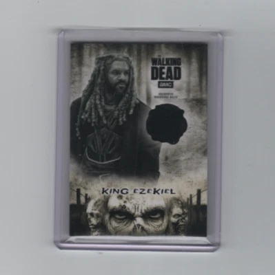 WALKING DEAD HUNTERS & THE HUNTED KHARY PAYTON/KING EZEKIEL RELIC CARD - Image 1 of 2