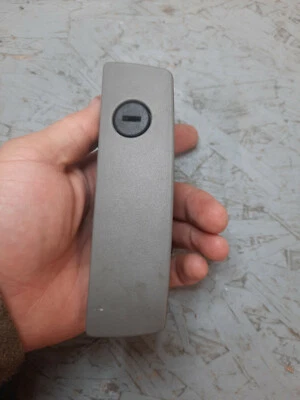 2005-2010 DODGE CHARGER MAGNUM CHRYSLER 300 alça de trava para caixa de luvas - Imagem 1 de 2