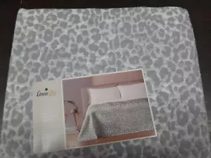 Copriletto Matrimoniale Estivo Grigio Linea Oro Leggero Maculato Copertina - Foto 1 di 3
