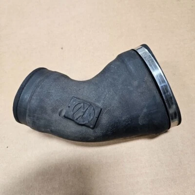 1989 - 1992 年大众 Corrado G60 下部中间冷却软管 535 145 832 A。 — 第 1/3 张图片