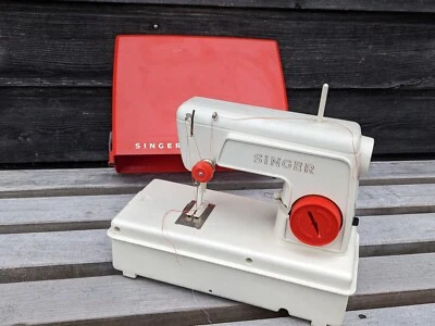 Ancien jouet machine à coudre Singer / vintage 1960/70 - Photo 1/4