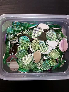 Grün AB Aufnähen Stich Schmuck 18 mm EDELSTEIN KRISTALL STRASS Borte Perle - Bild 1 von 1