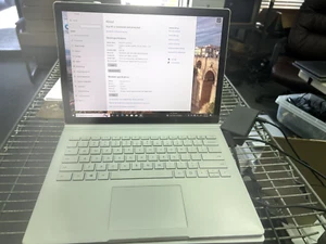 Microsoft Surface Book i5-6300u 2,4GHz 8GB RAM 256GB SSD Win 10 - Bild 1 von 3