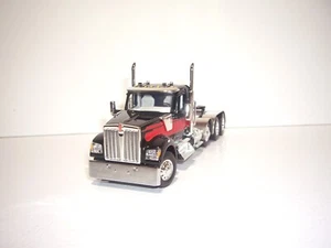 DCP PRIMERA MARCHA 1/64 NEGRO Y ROJO TRIPLE EJE KENWORTH W990 CABINA DE DÍA - Imagen 1 de 5