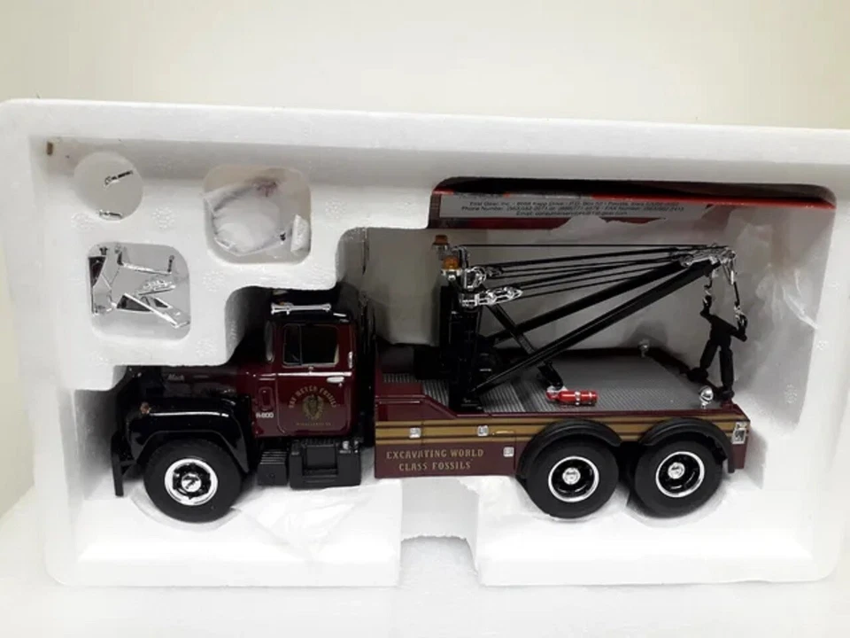 Camión americano grua Mack model-R Tow Truck Ray Meyer Fossils a 1/34 FIRST GEAR - Immagine 1 di 3