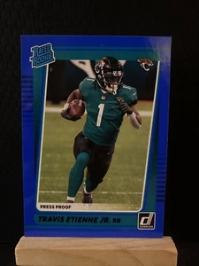 2021 Donruss Press Proof Blue #258 Travis Etienne Jr. Rated Rookie RC JAGUARS - Foto 1 di 2