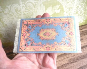 CASA DE MUÑECAS MINIATURA ~ PEQUEÑA ALFOMBRA AZUL AUBUSSON ~ MAC DOC DE COLECCIÓN - Imagen 1 de 2