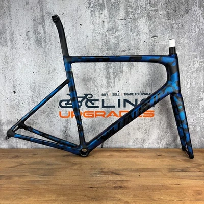 Light Use 2020 Specialized Tarmac SL6 61cm Disc Carbon Black/Blue Frameset 1990g - Image 1 of 4
