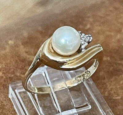 1960s Vintage 10K Yellow Gold Natural Pearl & 3 Natural Diamonds Ring Size 7.75 - Image 1 of 4