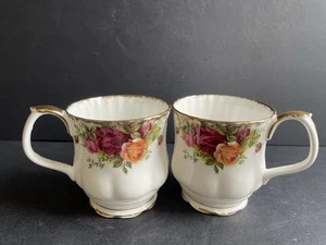 A Pair Of Royal Albert Old Country Roses Coffee Tea Cup Mugs - Foto 1 di 4