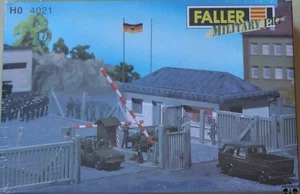 Faller Military 4021 H0 - Wachtgebouw met Slagboom - Imagen 1 de 1
