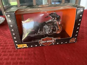  MAISTO Collector Edition 1997Harley Davidson FLHR ROAD King Motorcycle 1:18  - Picture 1 of 8