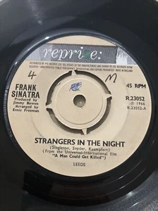 1966 FRANK SINATRA 7" 45 STRANGERS IN THE NIGHT / MY KIND OF TOWN REPRISE R23052 - Picture 1 of 1