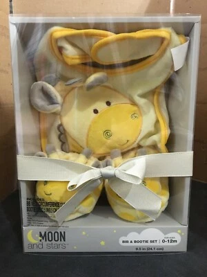 Bib & Bootie Set (Size 0-12m) - MOON & STARS - GIRAFFE Animal Pattern - NEW - Image 1 of 4