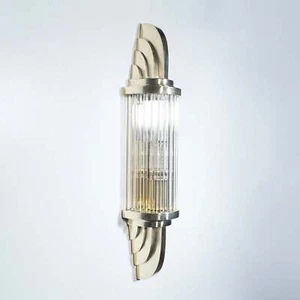 Vertigo - Linear Art-Deco Brass and Glass Wall Lamp Sconce | Vint-In-Haus - Picture 1 of 23