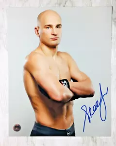 "ALEXANDER YAKOVLEV" SIGNED AUTO AUTOGRAPHED 8X10 PHOTO UFC MMA AUTHENTIC! (B) - Picture 1 of 2