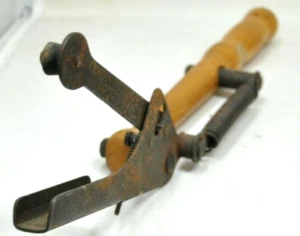 Vintage Clay Pigeon Skeet Hand Held Thrower  Wood Handle - Picture 1 of 5