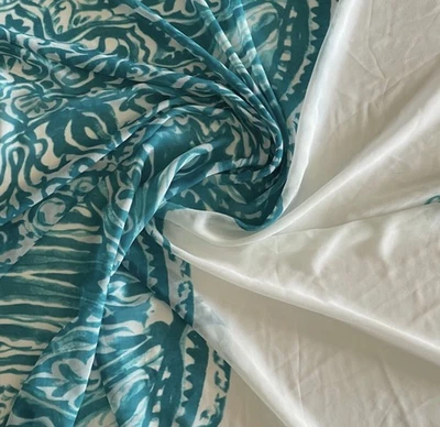 Tela transparente de gasa estampada verde azulado y blanco por yardas Foto 1 de 2