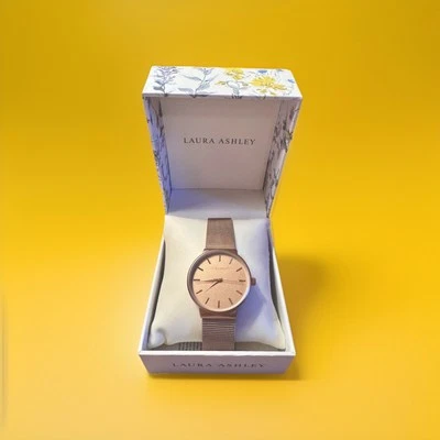 Reloj minimalista con correa de malla en aerosol Laura Ashley para mujer Foto 1 de 4