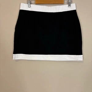 New Express Black & White Colorblock Mini Pull On Skirt Size Medium - Picture 1 of 5