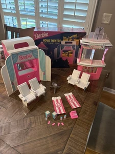 1995 Barbie Movie Theatre Magical Screen Mattel With Theater Chair- Crowd Poles - Picture 1 of 9