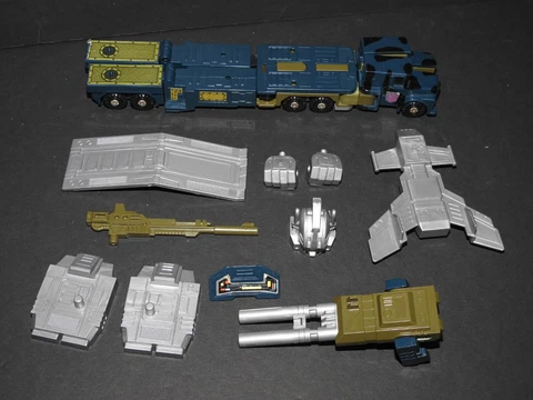 1986 G1 Onslaught Transformers Hasbro Cover