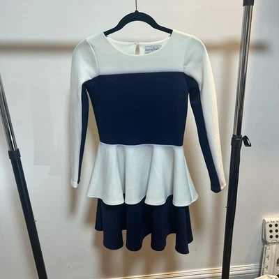 Vestido Peplum Azul Marino y Blanco - Persiguiendo Luciérnagas, Talla 10/12 Niñas Foto 1 de 4