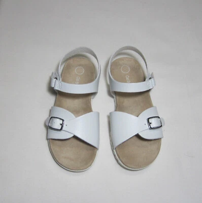 Sandalias con plantilla para niñas pequeñas blancas, nuevas con etiquetas, cat & Jack  Foto 1 de 4