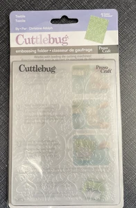 Neu im Karton Cuttlebug Textil Prägefolder Provo Handwerk Modell 37-1153 - Bild 1 von 3