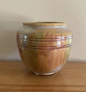 Jarrón de cerámica artística hecho a mano recipiente caché maceta marrón moteado 6,5 pulgadas firmado H COMO NUEVO - Imagen 1 de 4