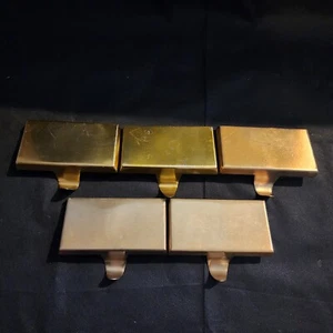 Juego de 5 perchas de estante vintage de latón con forma rectangular hechas en la India - Imagen 1 de 8