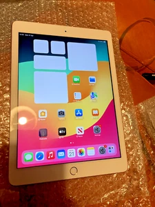 Apple iPad 6th Gen. 2018 - 32GB Wi-Fi  9.7in. - Gold - Fully Working - P76 - Picture 1 of 6