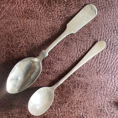 * Cuchara de plata alemana marrón y hermanos y cuchara de plata más pequeña antigua Foto 1 de 4