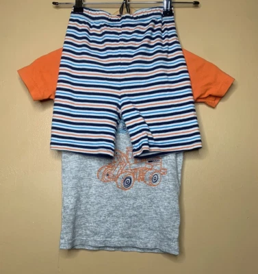 Conjunto de 2 pijamas Kirkland para niños talla 10 cuello redondo naranja gris pantalones cortos manga corta Foto 1 de 4