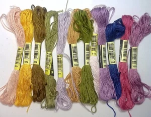 VINTAGE UNBRANDED LOT 10 EMBROIDERY FLOSS ASSORTED COLORS – CLASSIC NEEDLEWORK - Picture 1 of 4