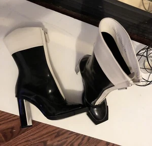 NEW!  ALEXANDER McQUEEN Runway Patent Leather Boots 6 36 - Picture 1 of 3