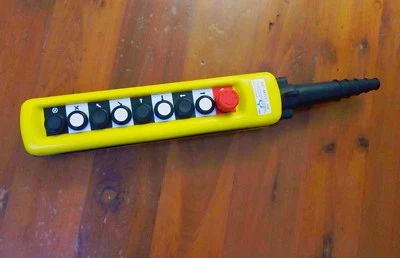 1 pieza se adapta a estaciones de control colgantes de grúa XAC-A8713 parada de una sola velocidad 8 botones Foto 1 de 2