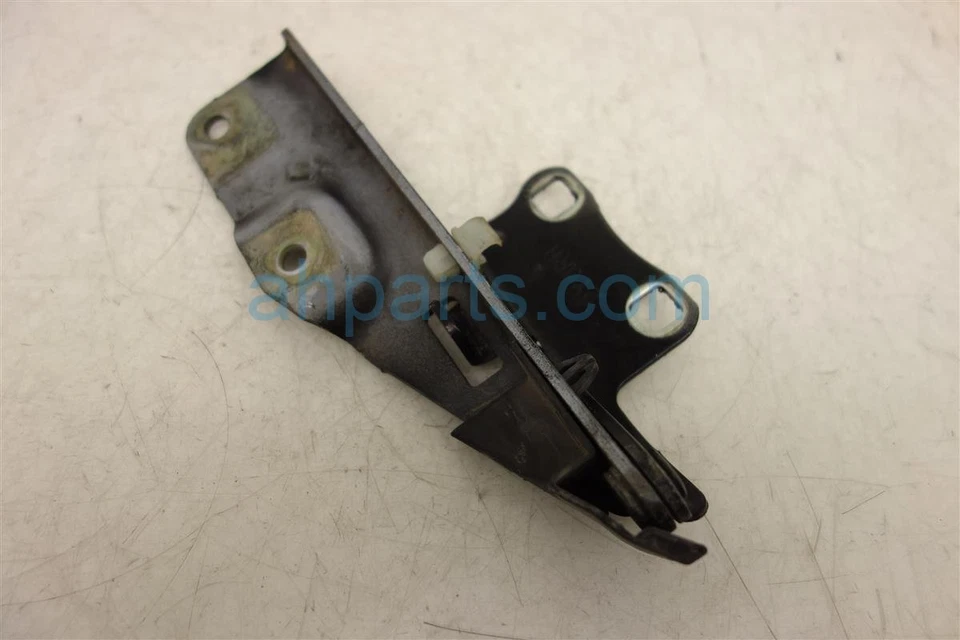 Soporte bisagra capó pasajero delantero derecho Infiniti I35 2002-2004 65400-2Y000 Foto 1 de 4