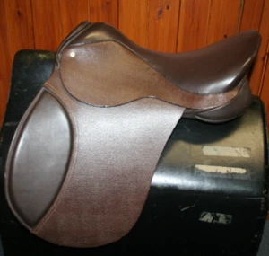 17.5 Brown leather saddle English made unused - Picture 1 of 5